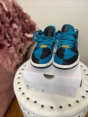 Nike Jordan Low Sneakers in Teal and Black Women’s